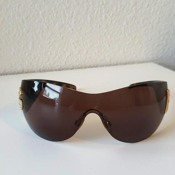 Sunglasses 🕶 by Dolce & Gabbana - Picture 1 of 8